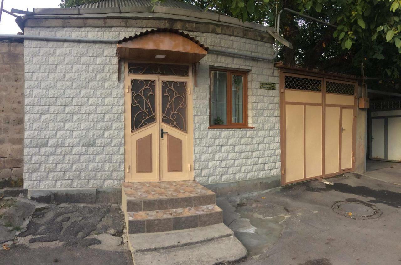 Посуточный Гостевой Дом Giumri Zewnętrze zdjęcie